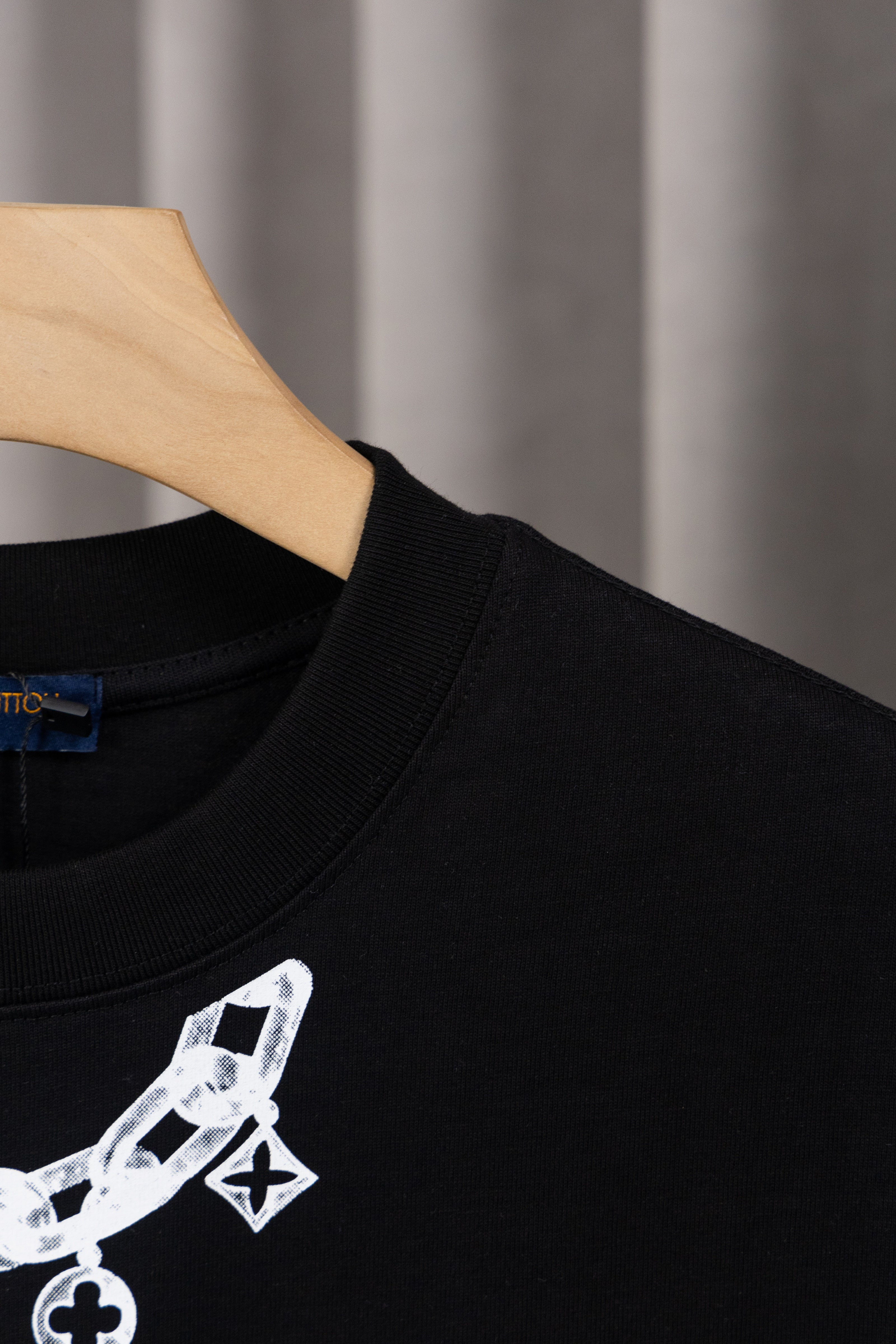 U1P36E137 Popular T-shirts