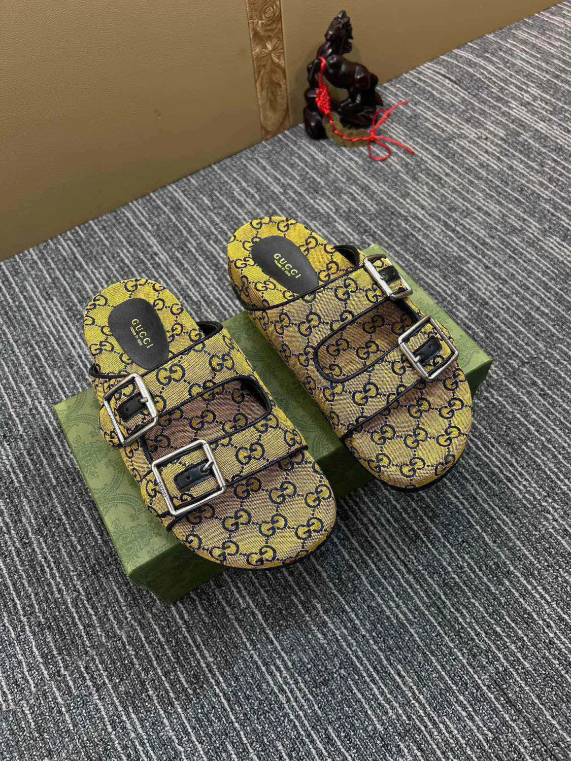 Z5QB17  Popular shoes