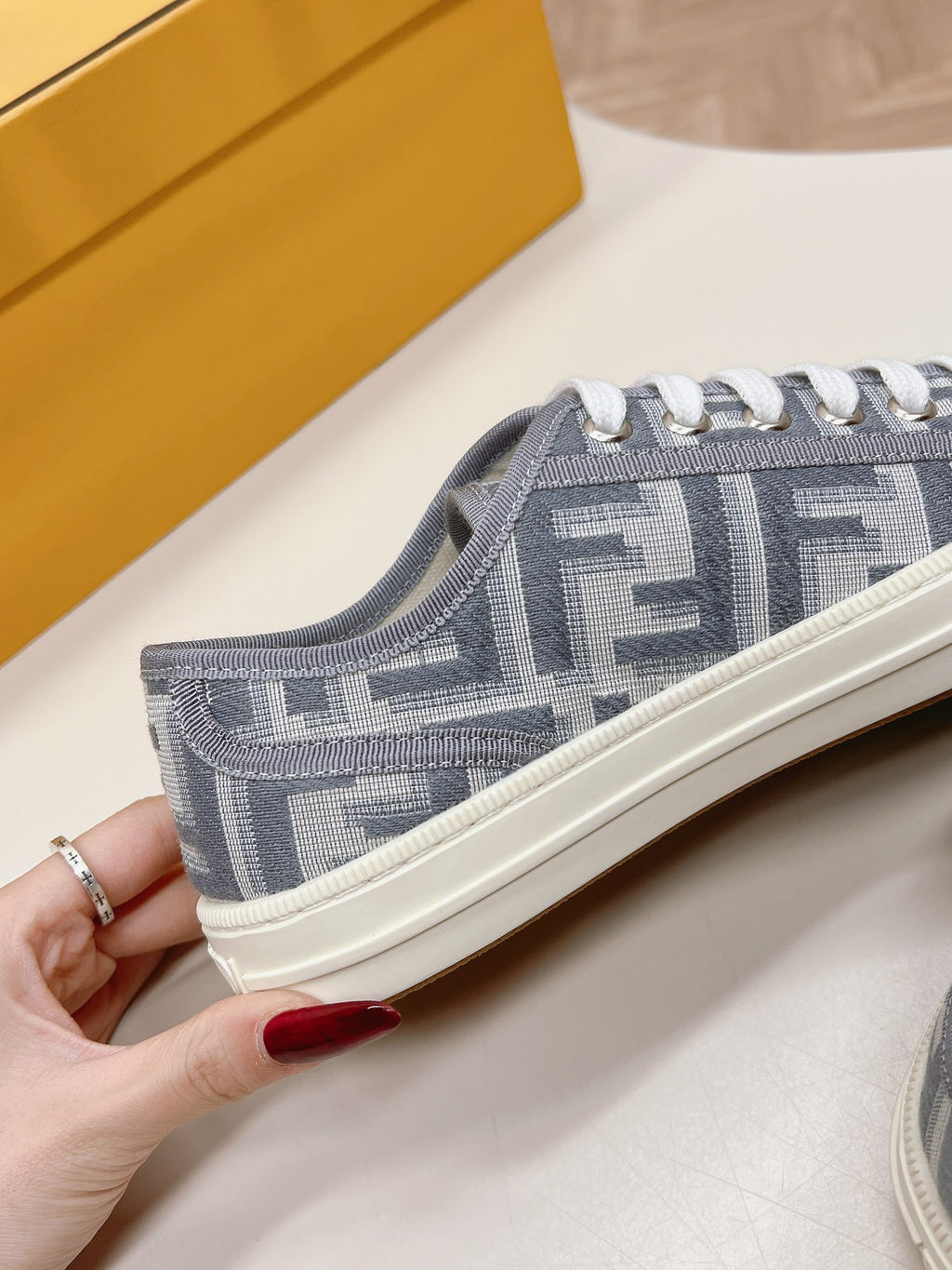 Z2Q105F423 Popular high-quality Shoes