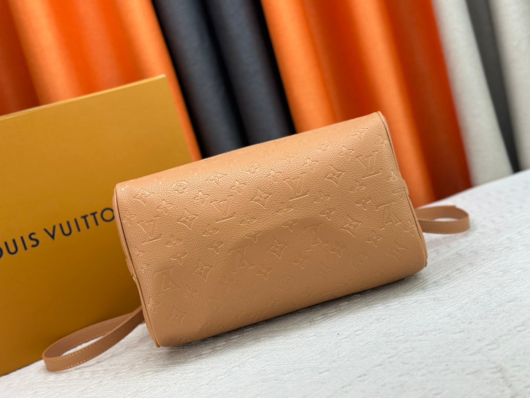 B1X56E29 Popular leather bag