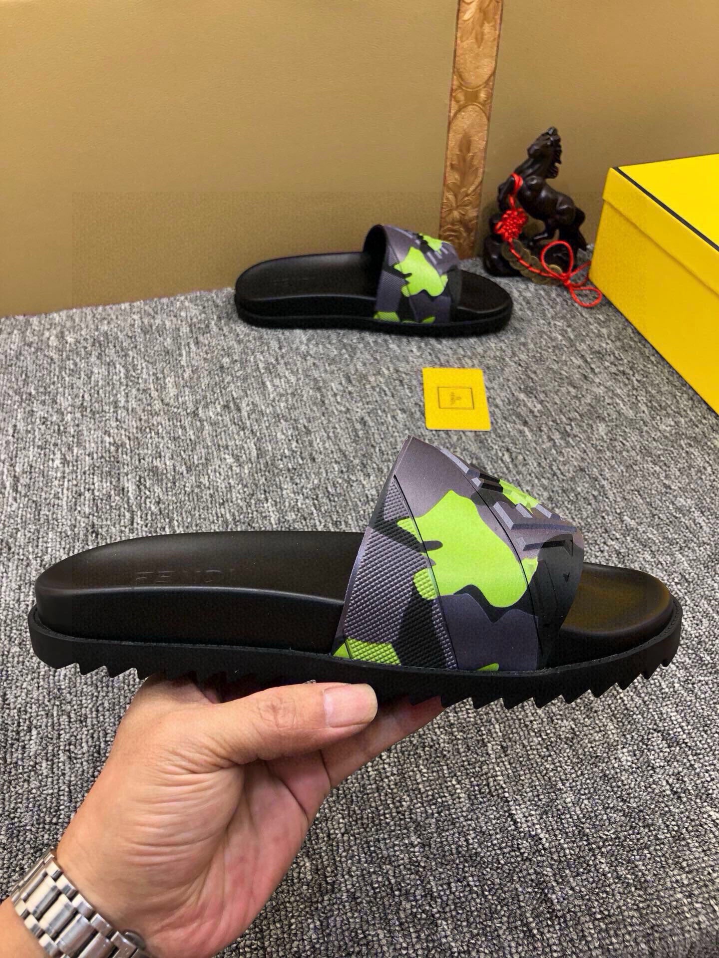 Z5Z35F284 Popular Slippers