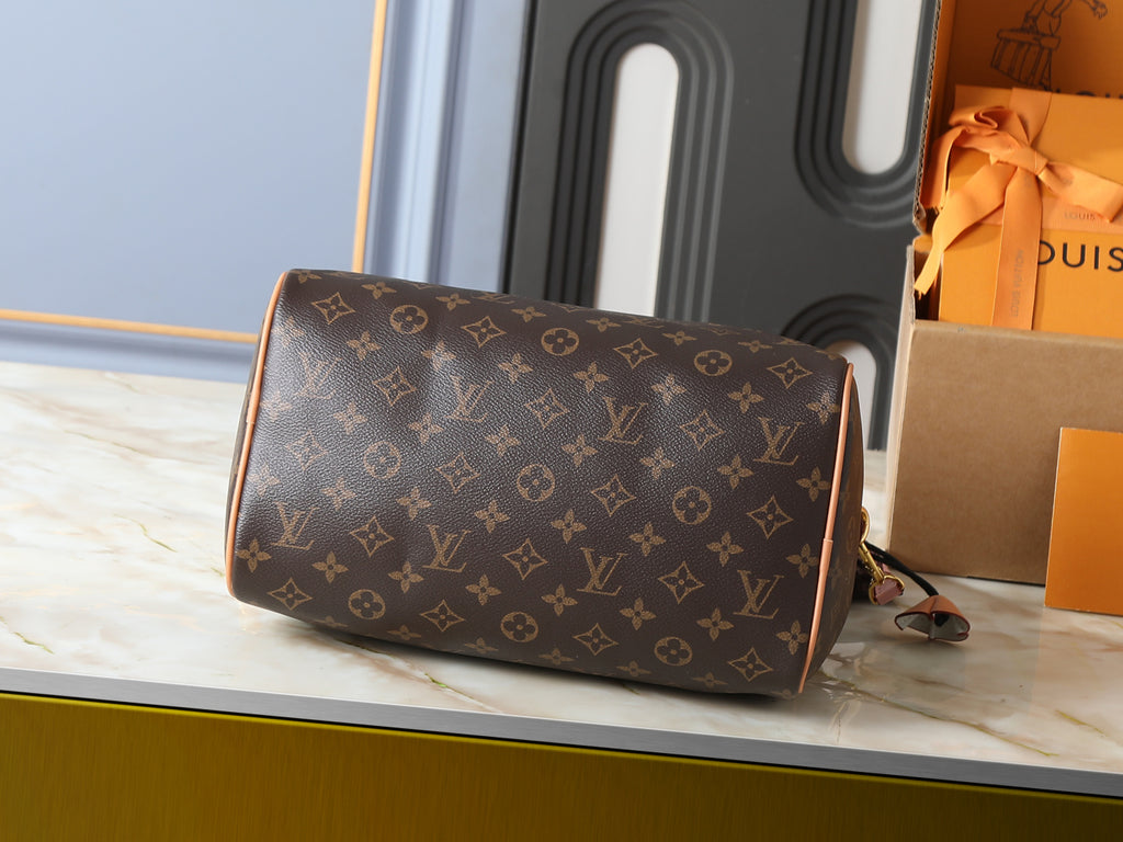 B1P36E23 Popular leather bag