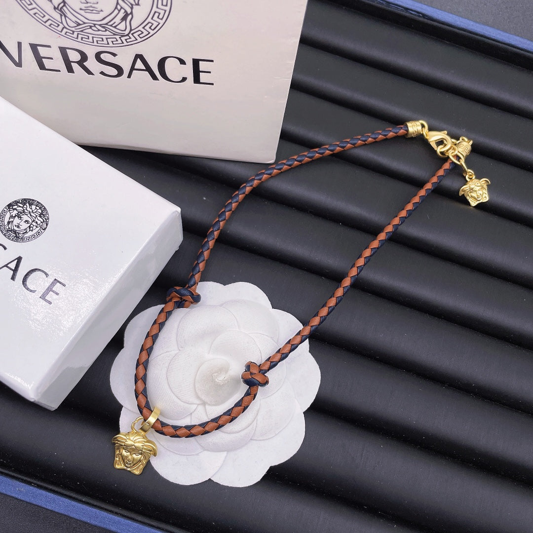 X1Q85V139X Popular Necklace. Bracelets