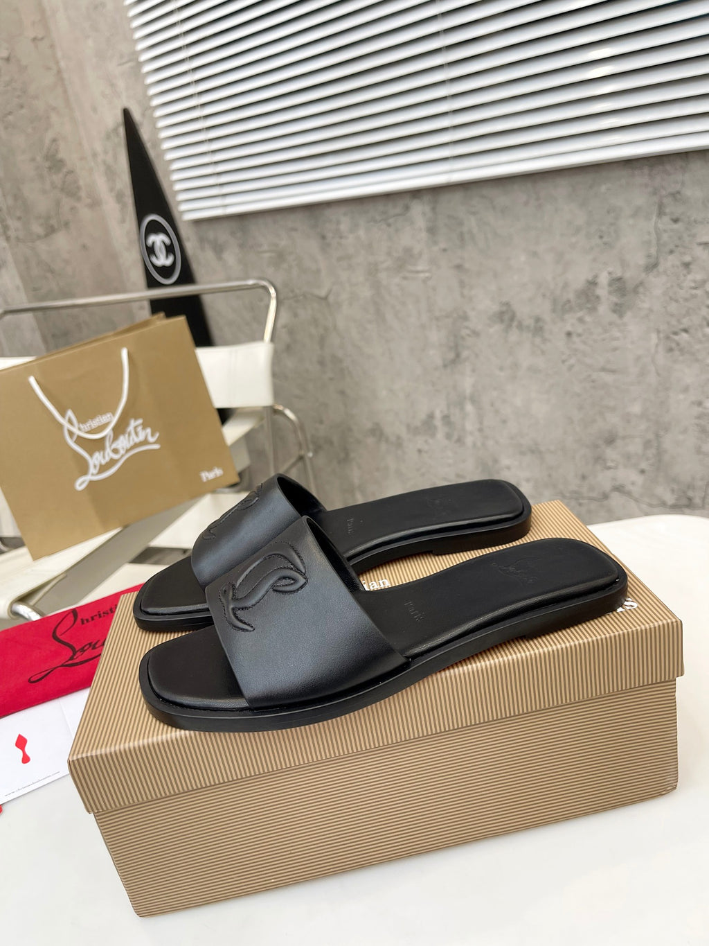 Z2XA32 Popular leather Slippers