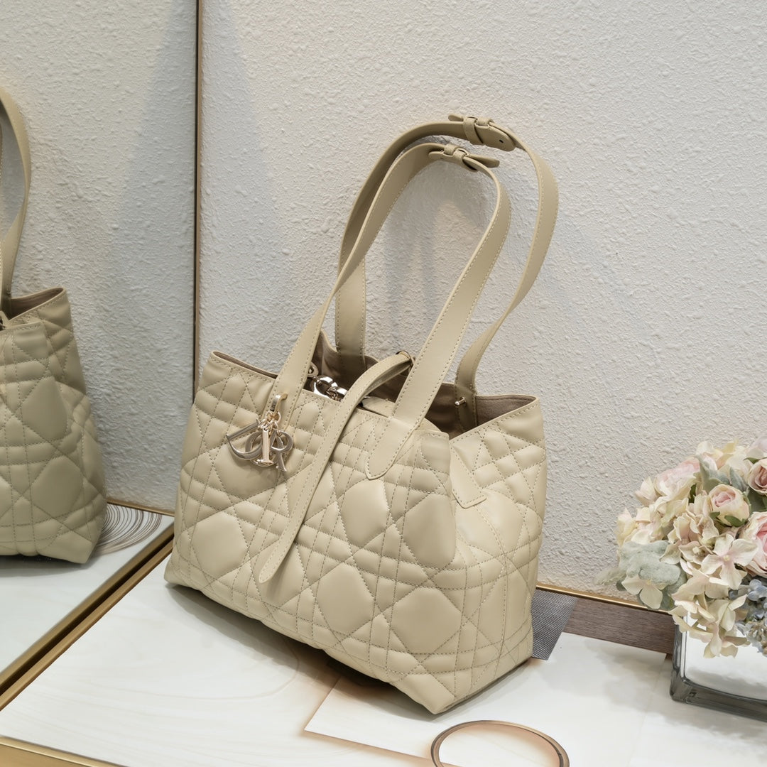 B12X44D359 Popular   leather bag 