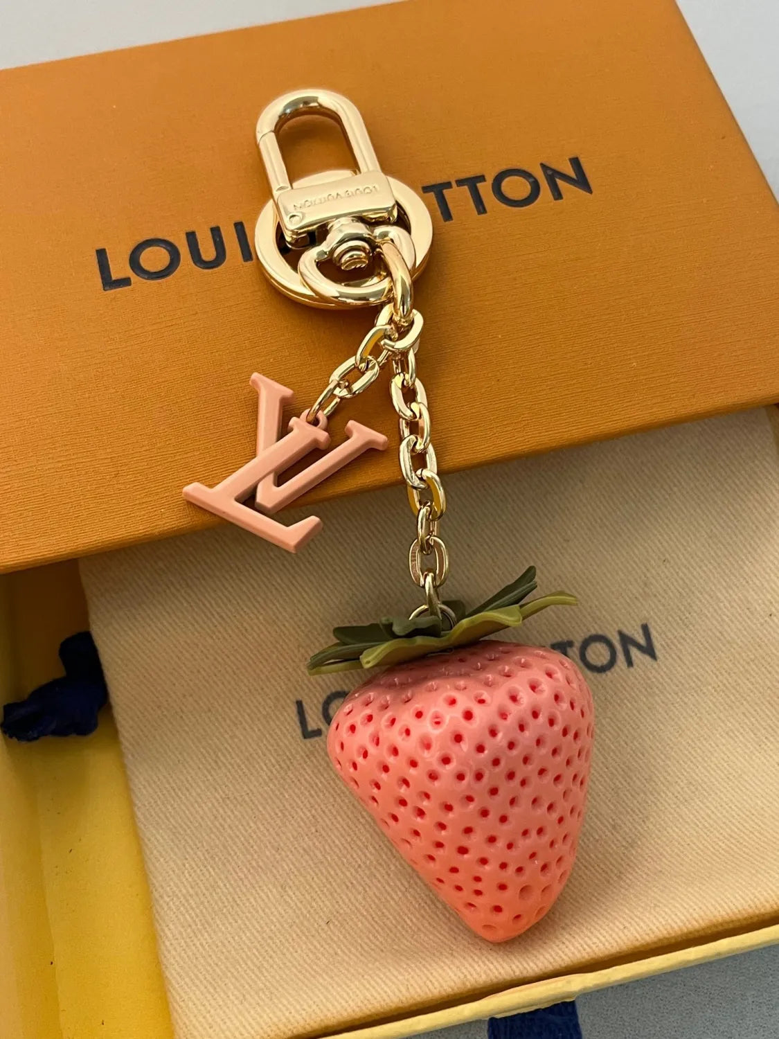 A1Z105E19 Popular bag 's charms accessories