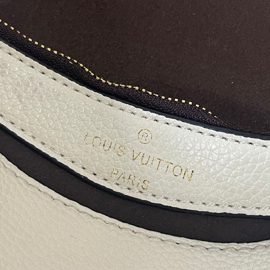 B1P36E38 Popular leather bag
