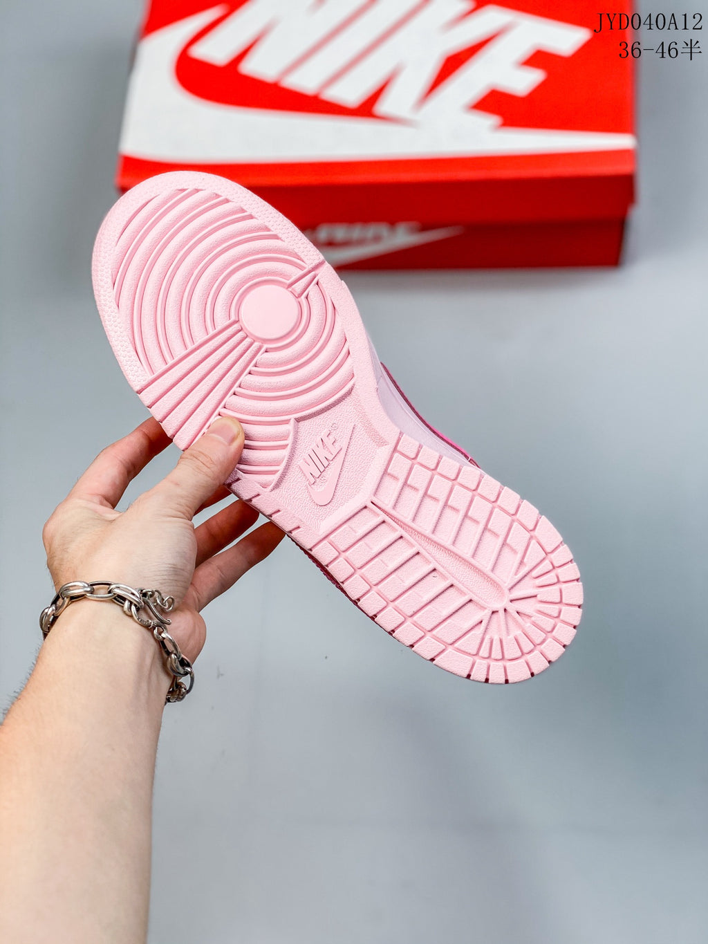 Z4XN188 Popular Sneakers