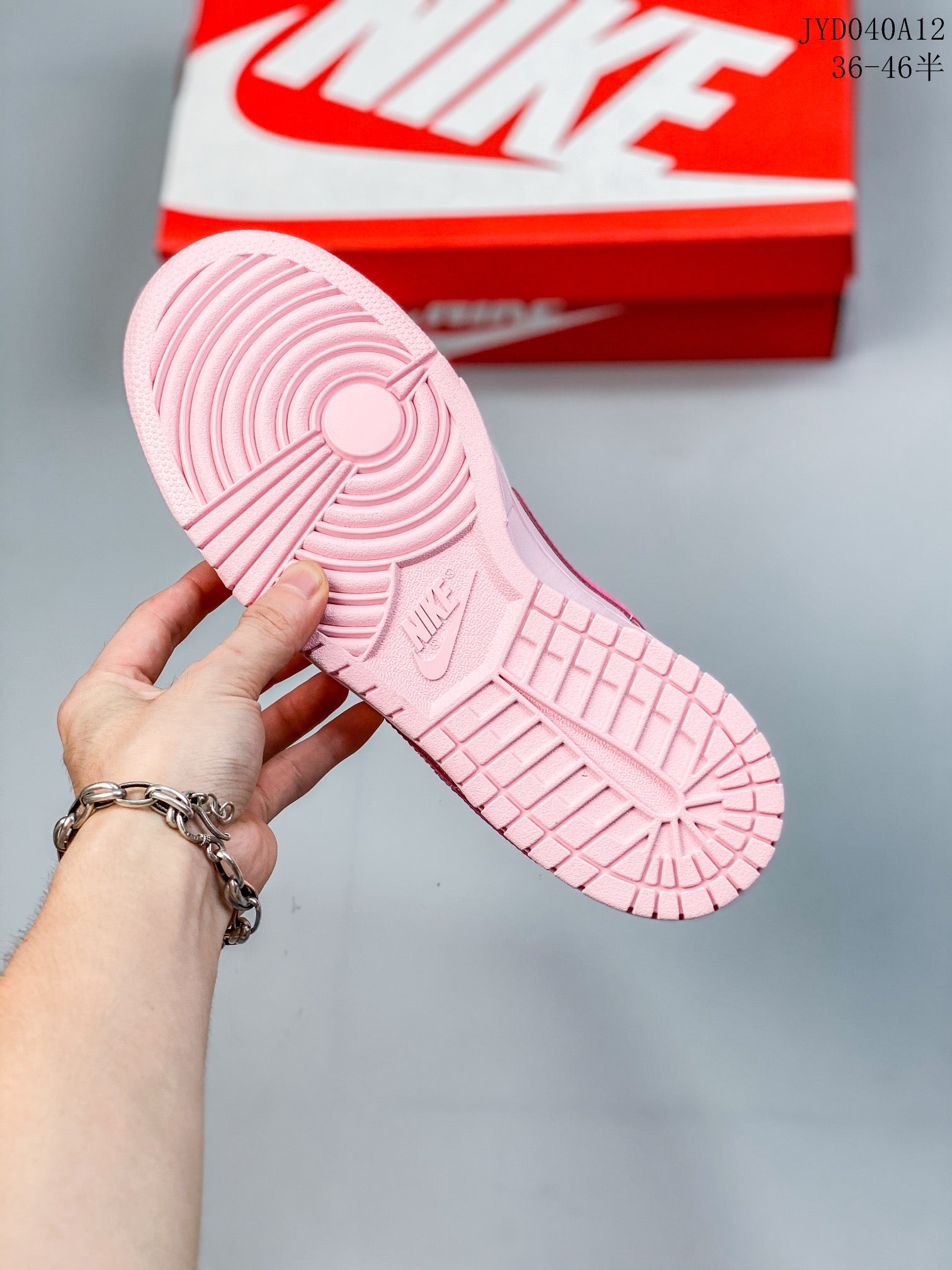 Z4XN188 Popular Sneakers