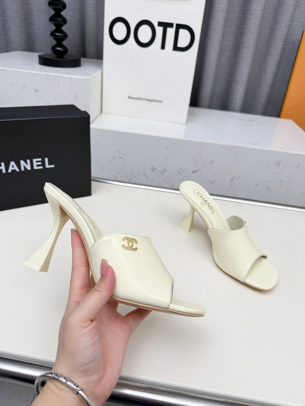 Z2X66C46 Popular leather High heels