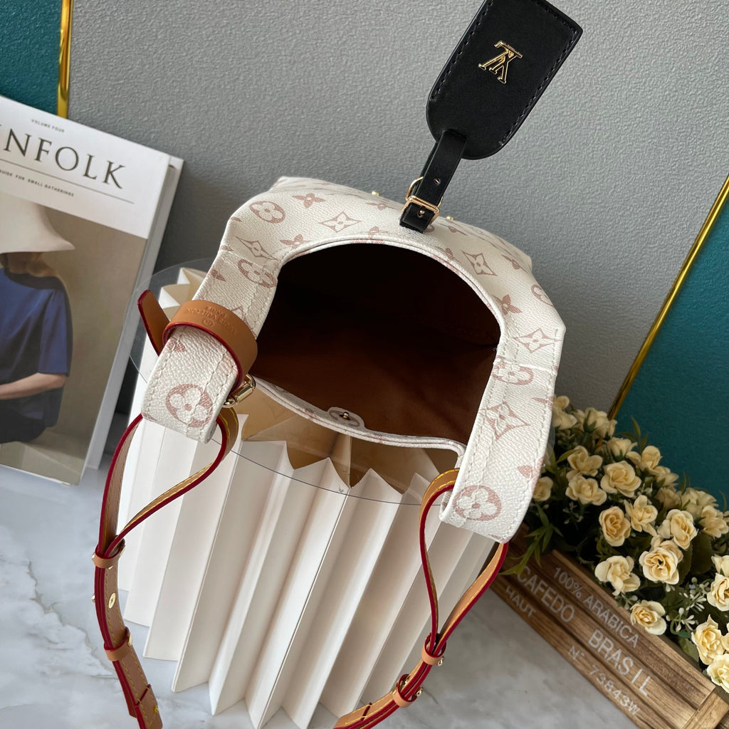 B1X34E274 Popular   leather bag 
