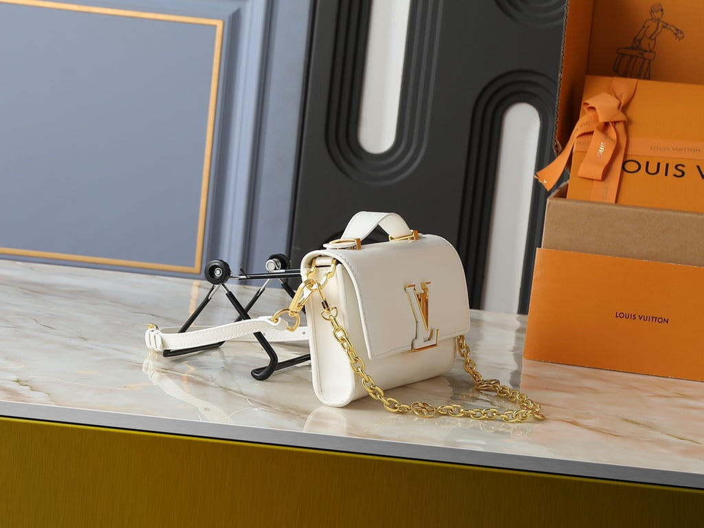 B1R15E145 Popular leather bag