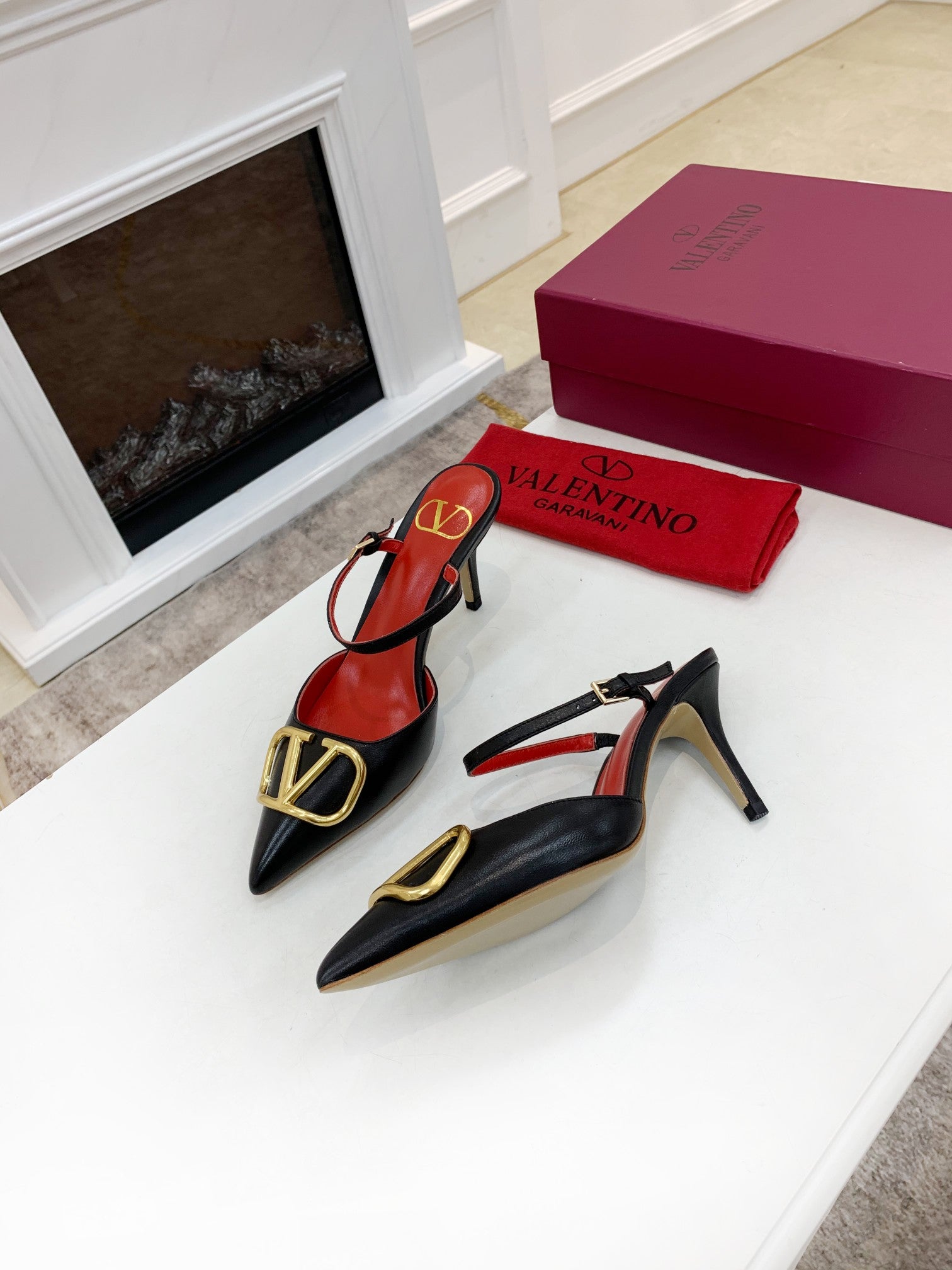 Z2YVL28 Popular leather  High heels
