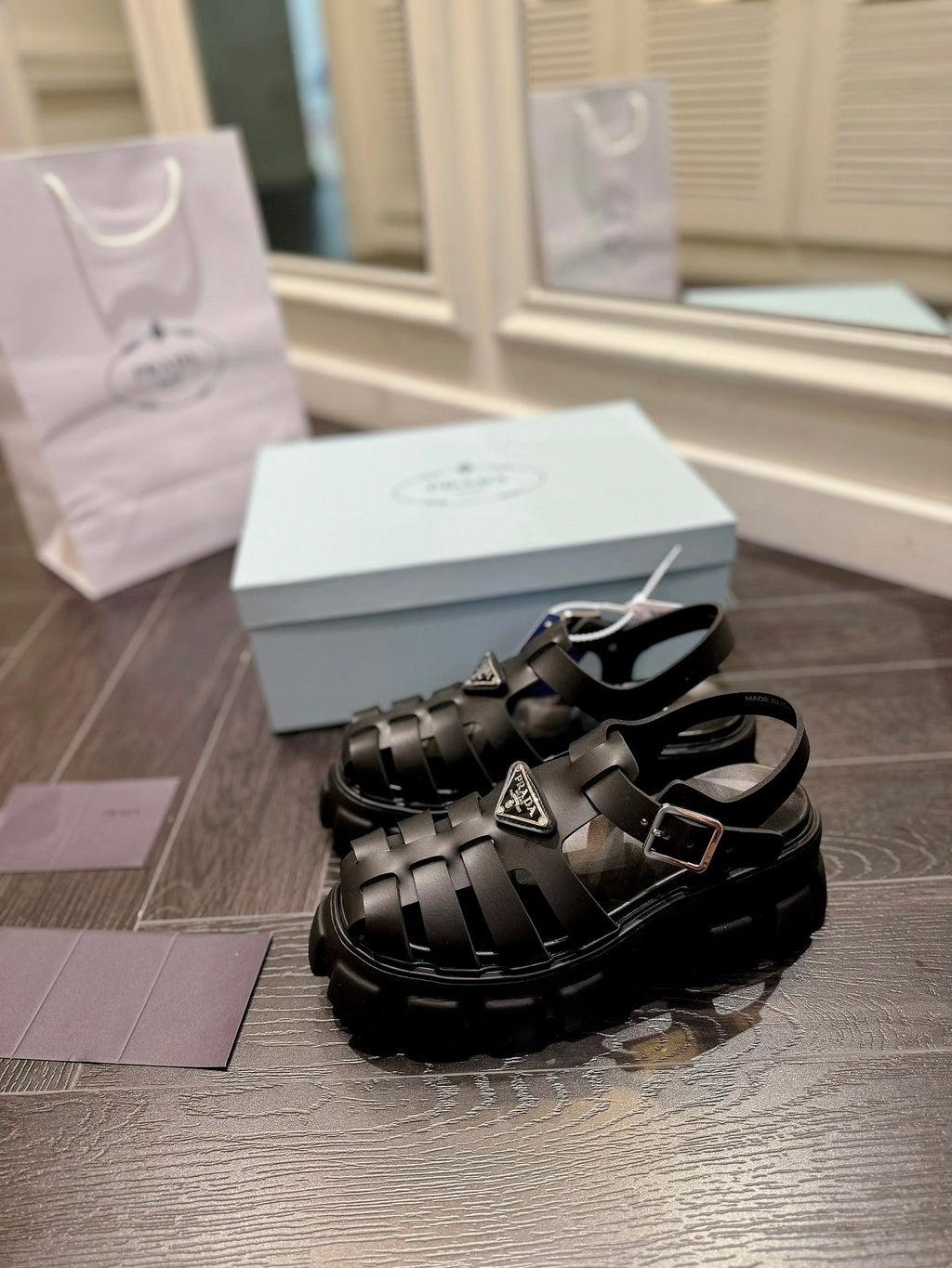Z2R85P51  Popular high-quality shoes