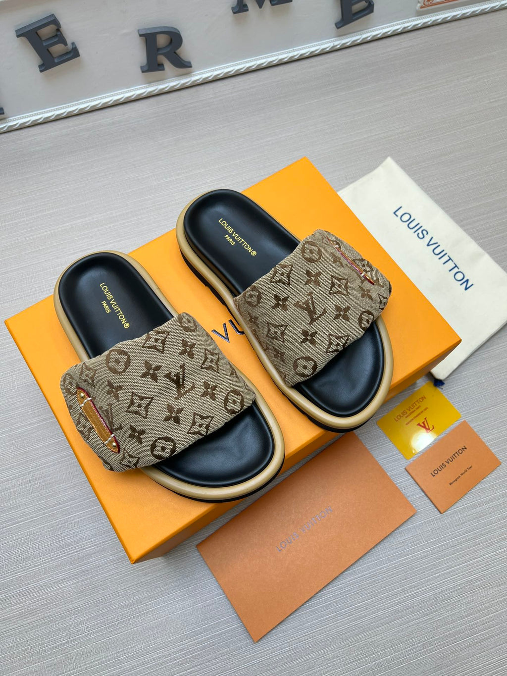 Z5ZE100 Popular slippers Sole thickness 5cm