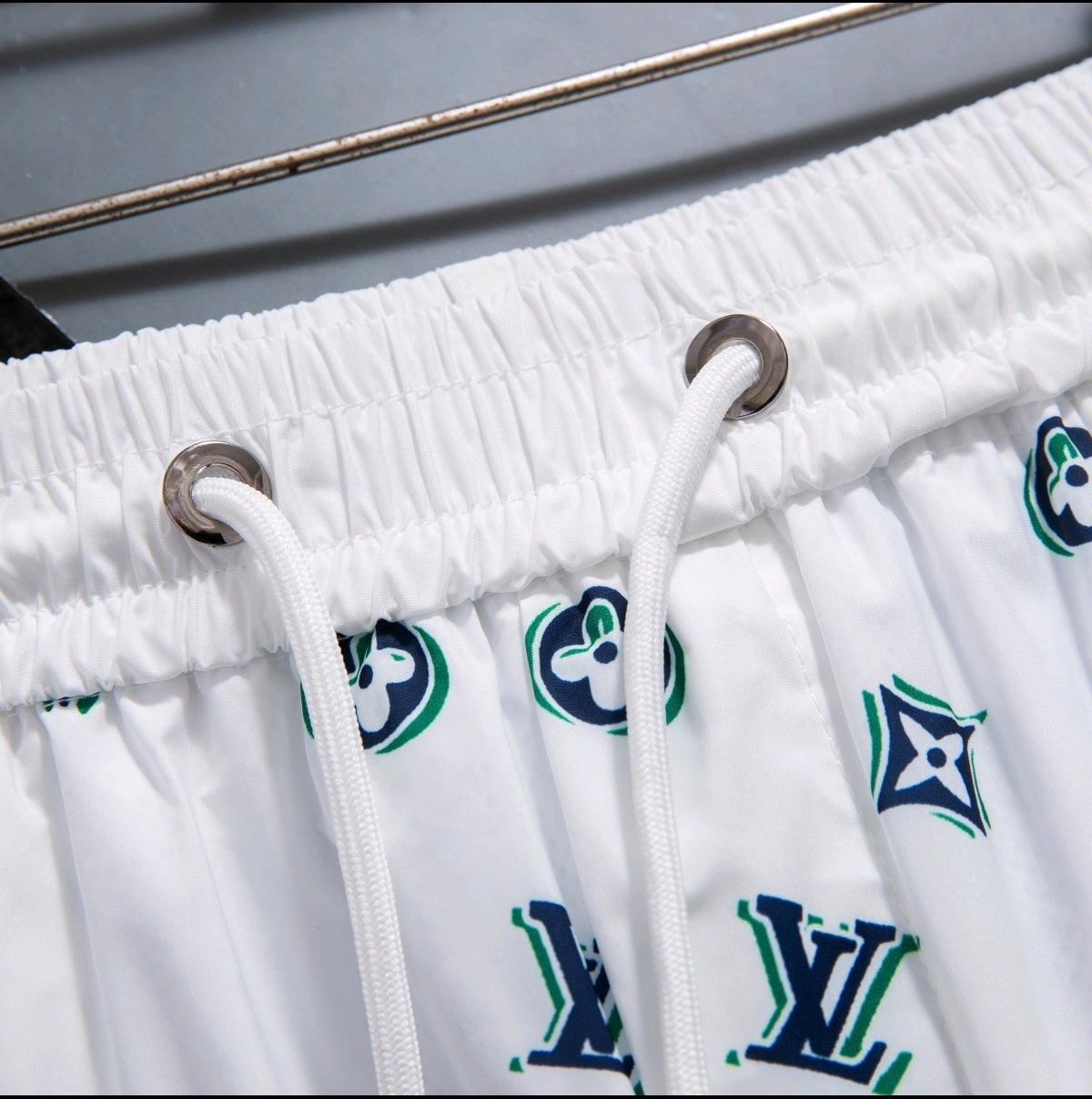 U1N36E21 Popular shorts