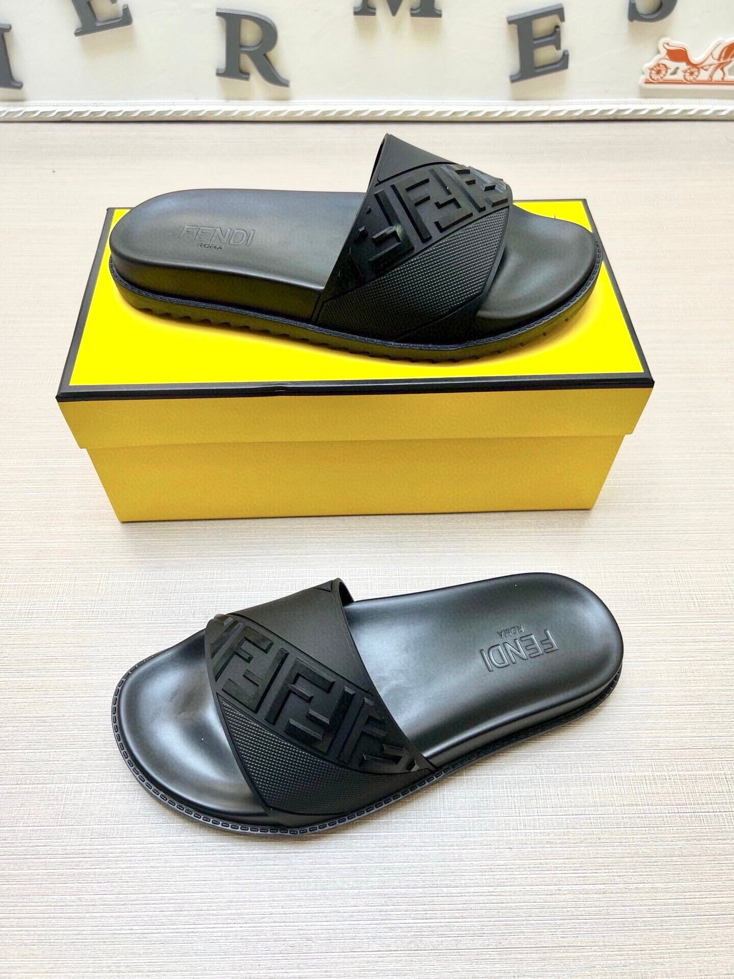 Z5Z35F281  Popular Slippers