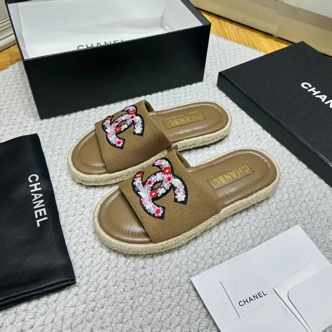 Z2Q55C43 Popular leather shoes