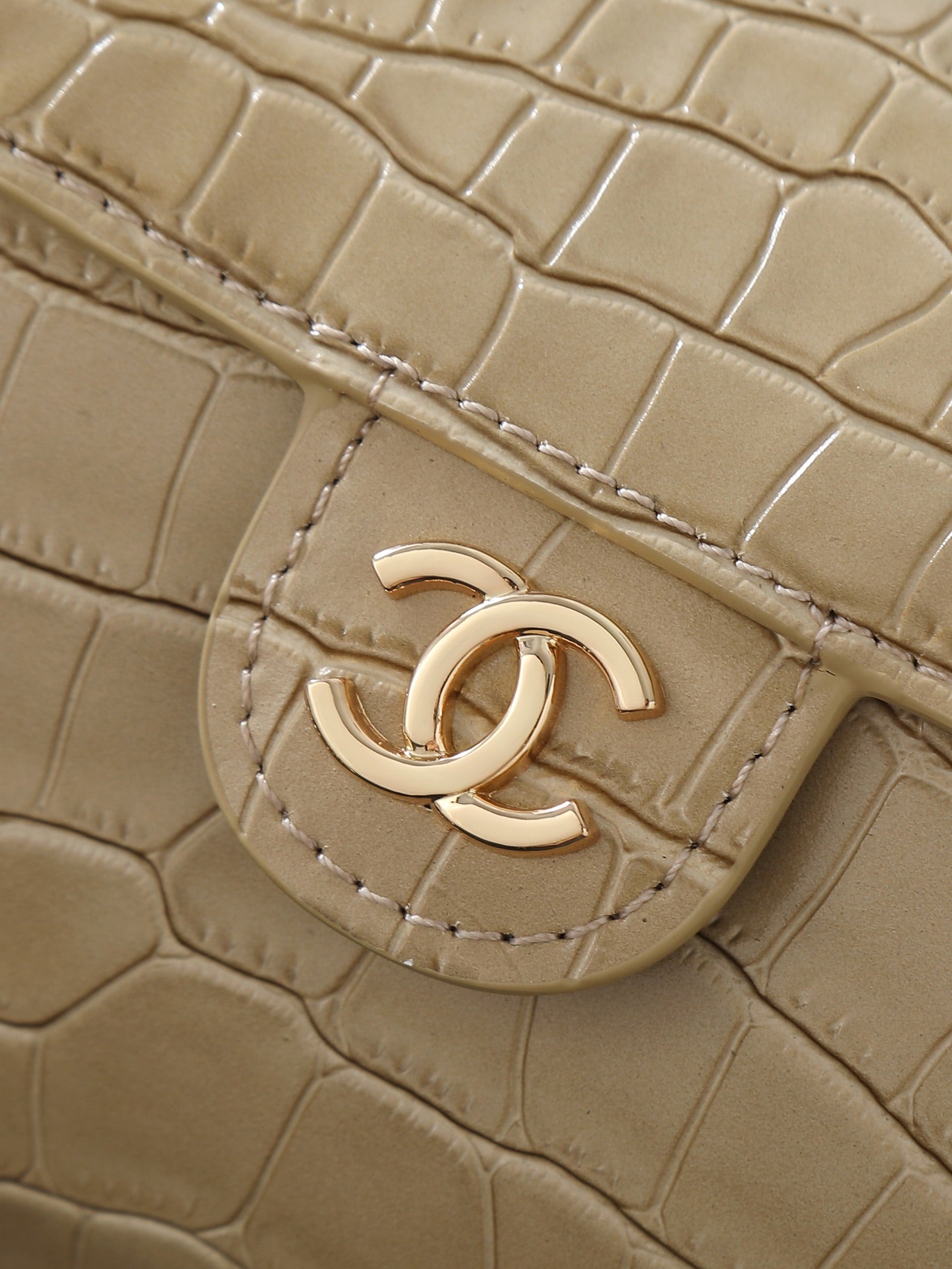 B1R76C22 Popular leather bag
