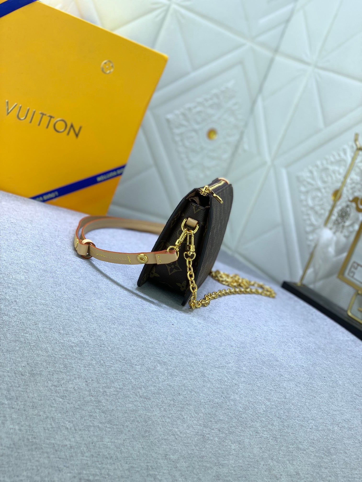 B1X34E275 Popular  leather bag 