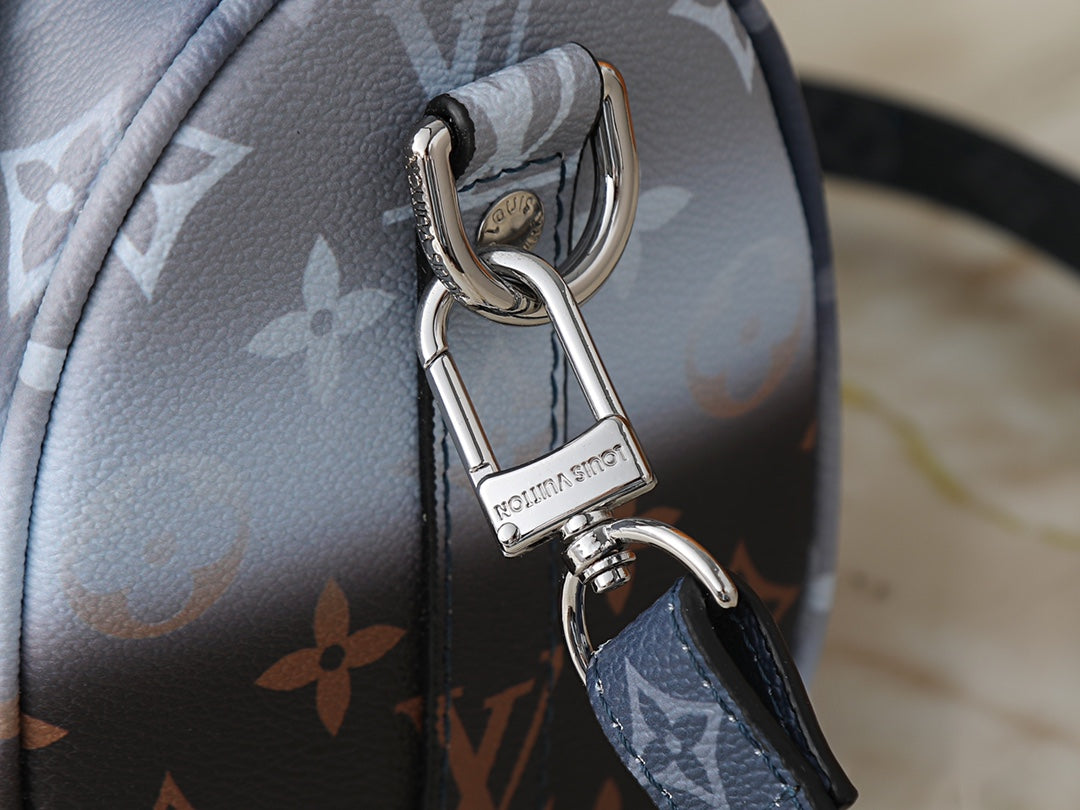B1P46E30 Popular leather bag