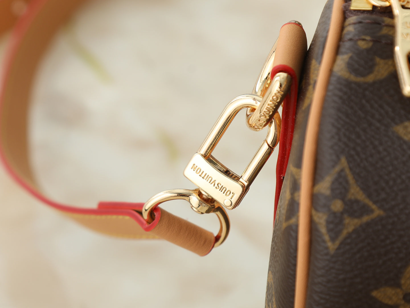 B1R76E52 Popular leather bag