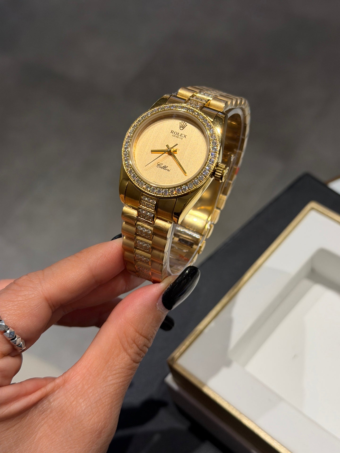 L1R36L25 Popular Watches
