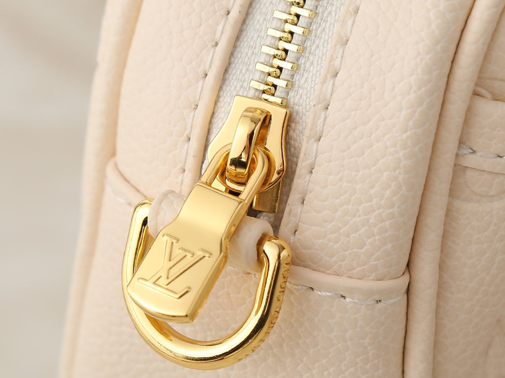 B1R15E147 Popular leather bag