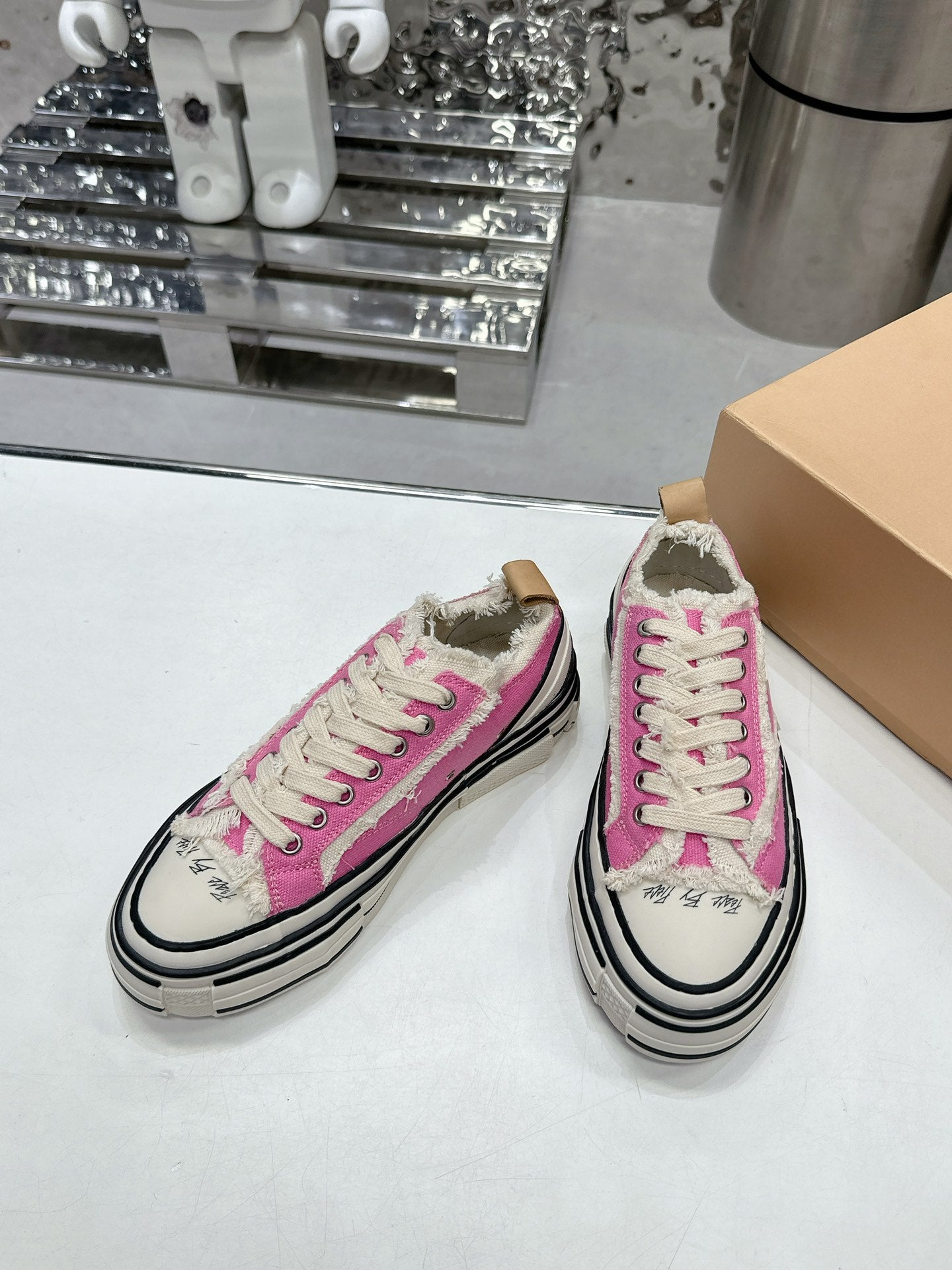 Z2Q105A249 Popular high-quality Shoes