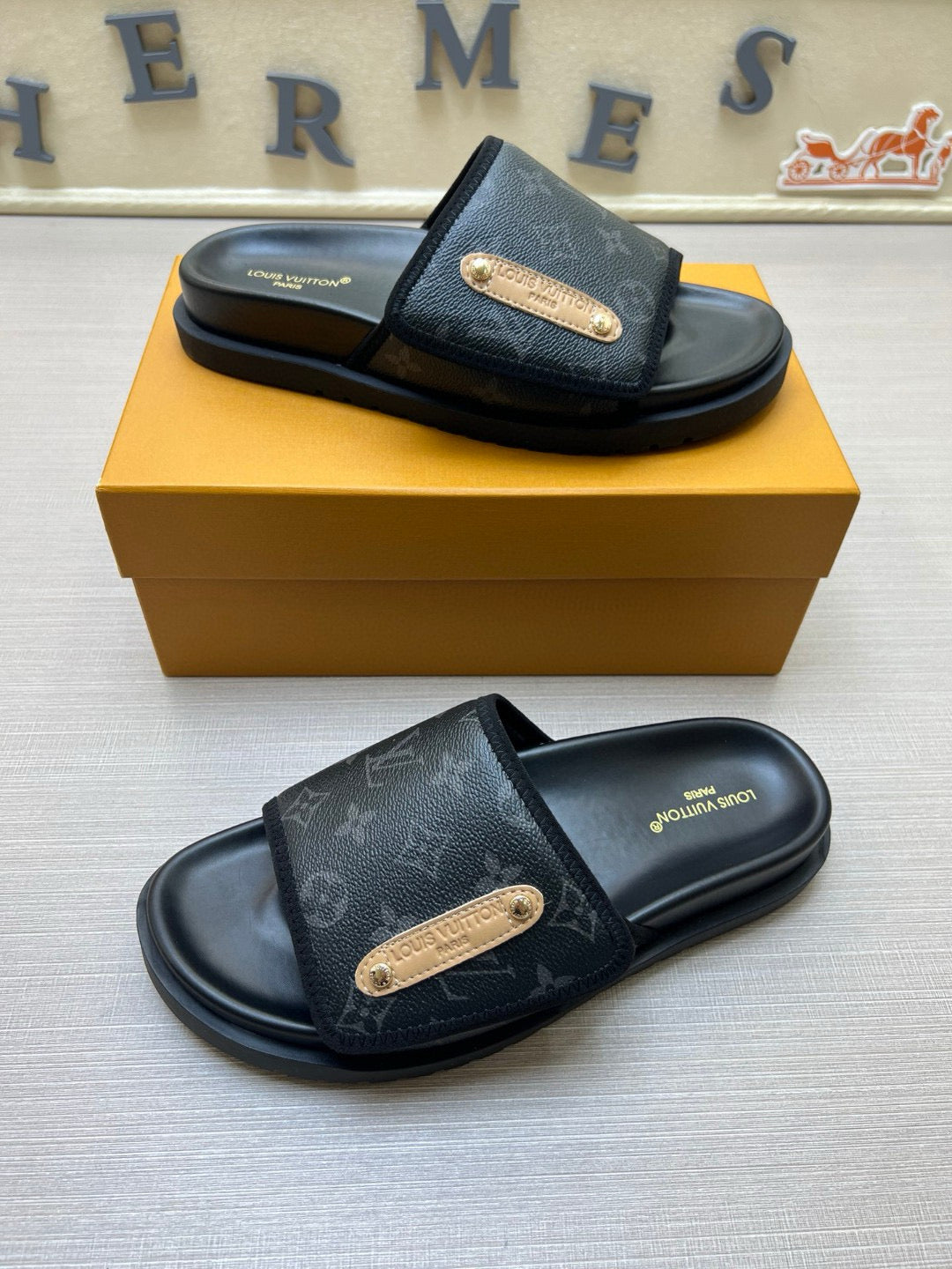 Z5N75E6  Popular Slippers
