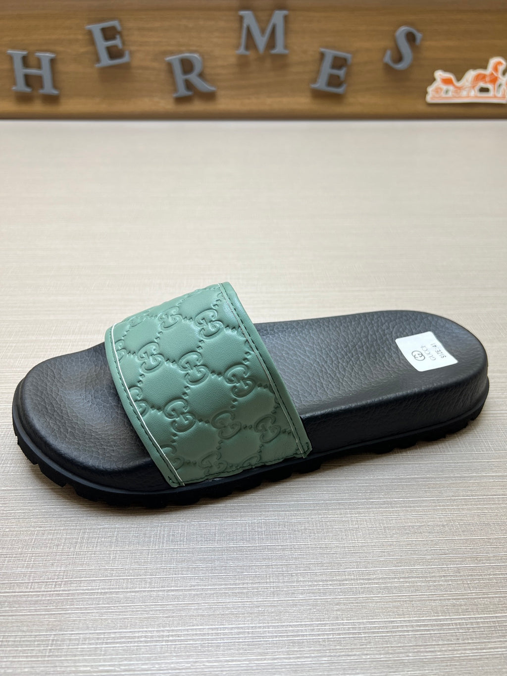 Z5X76B5  Popular slippers