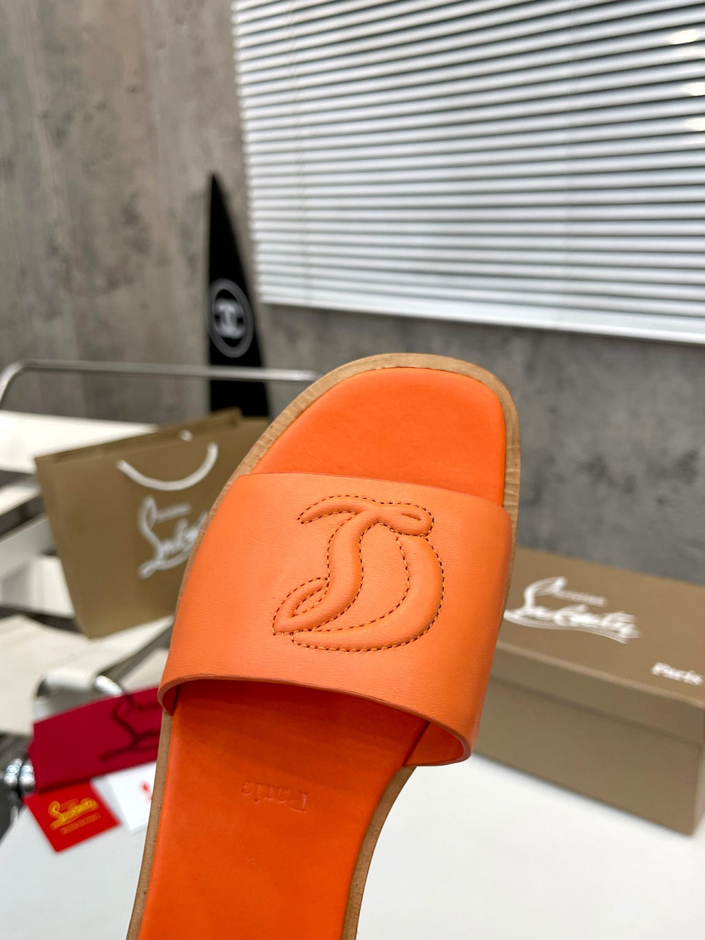 Z2XA29 Popular leather Slippers