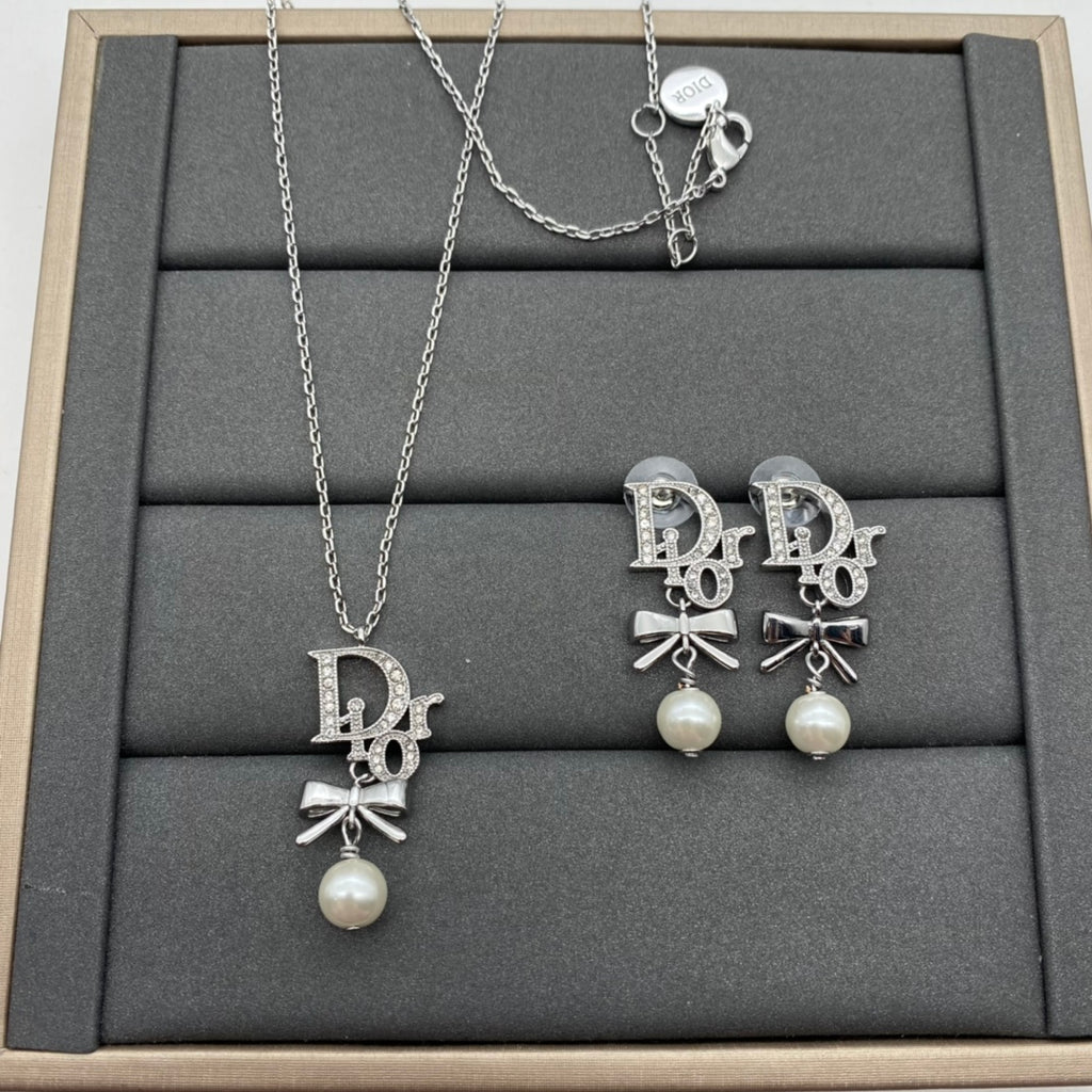X1Q85D136X Popular Necklace. Earrings
