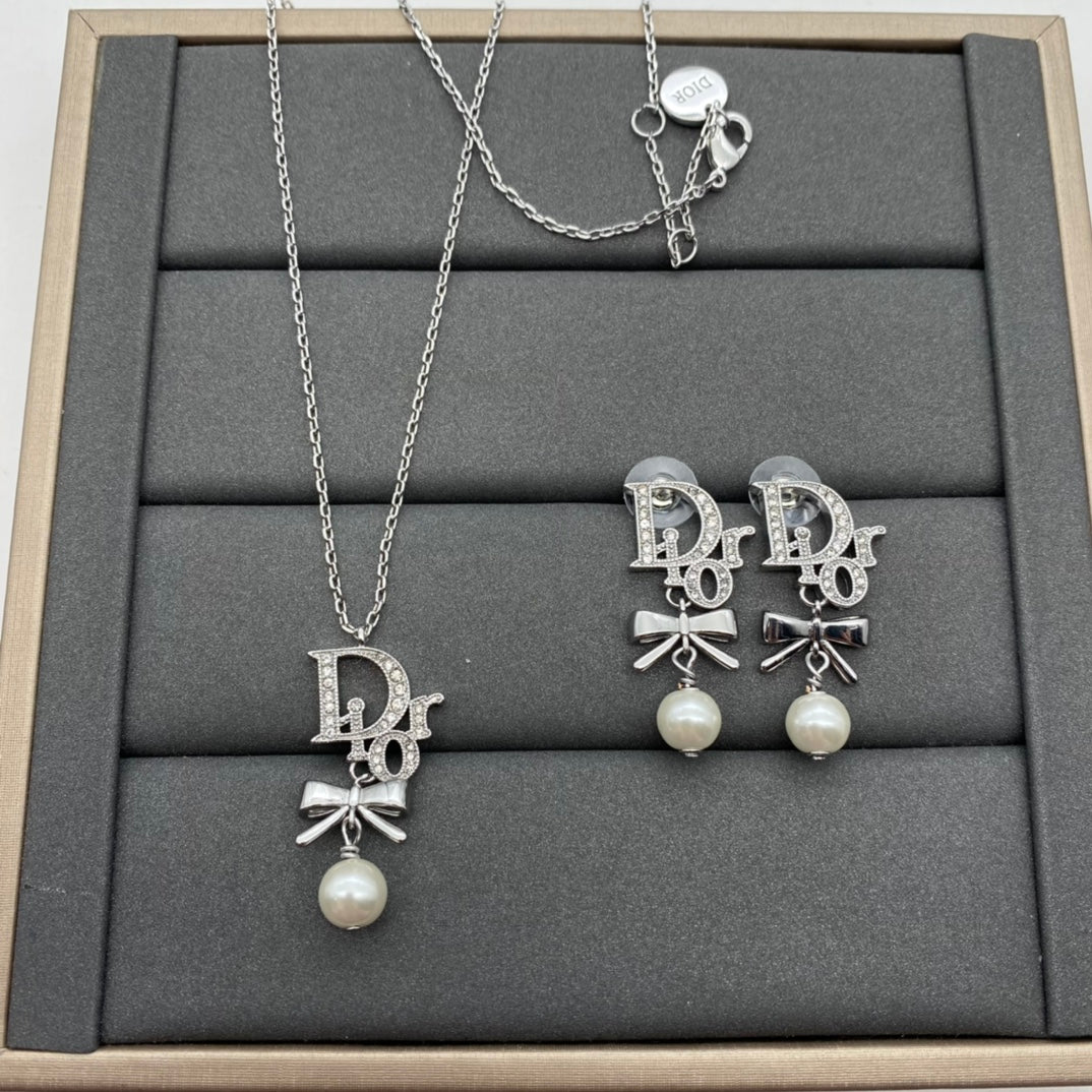 X1Q85D136X Popular Necklace. Earrings