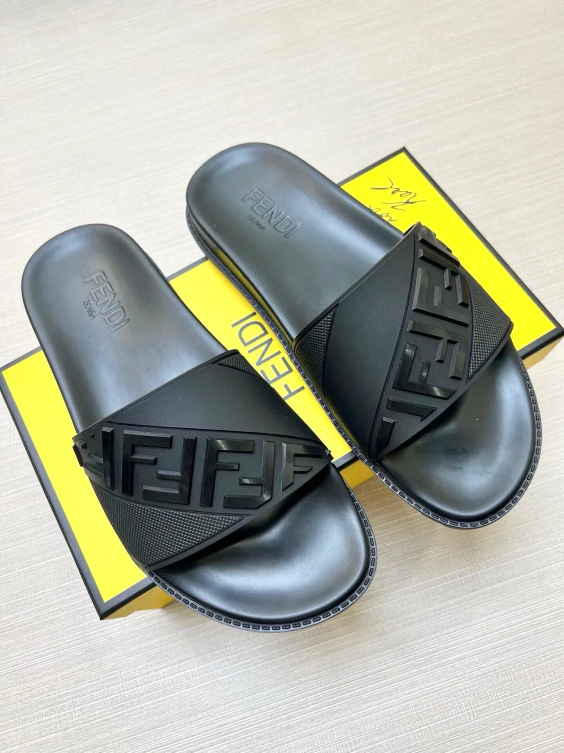 Z5Z35F281  Popular Slippers