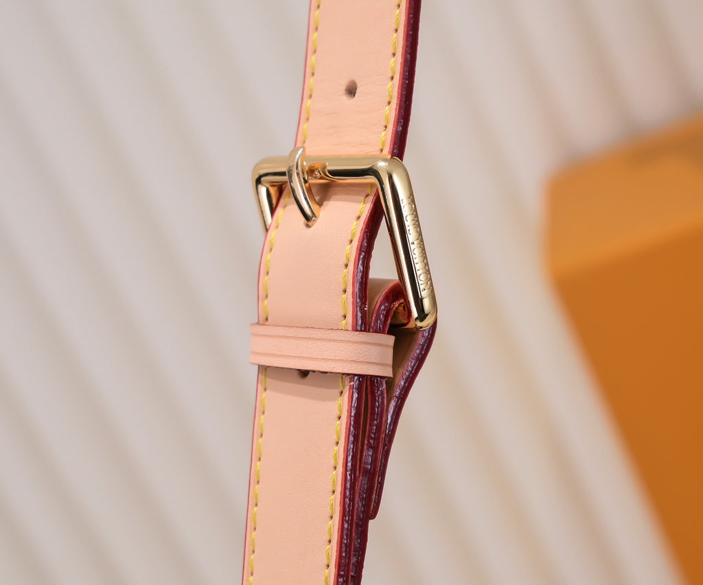 B1X43E63 Popular   leather bag 