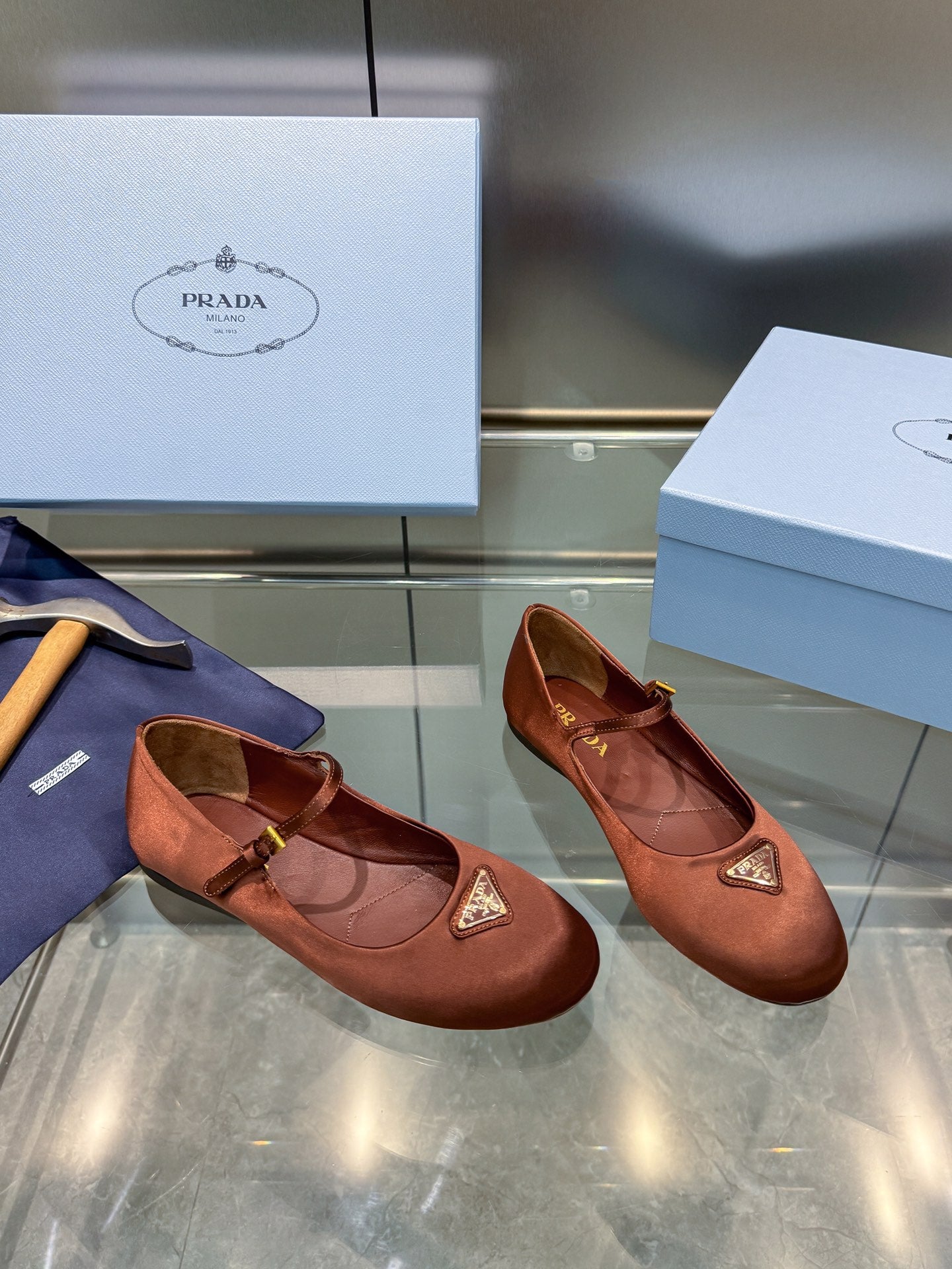 Z2Q105P381 Popular high-quality Shoes