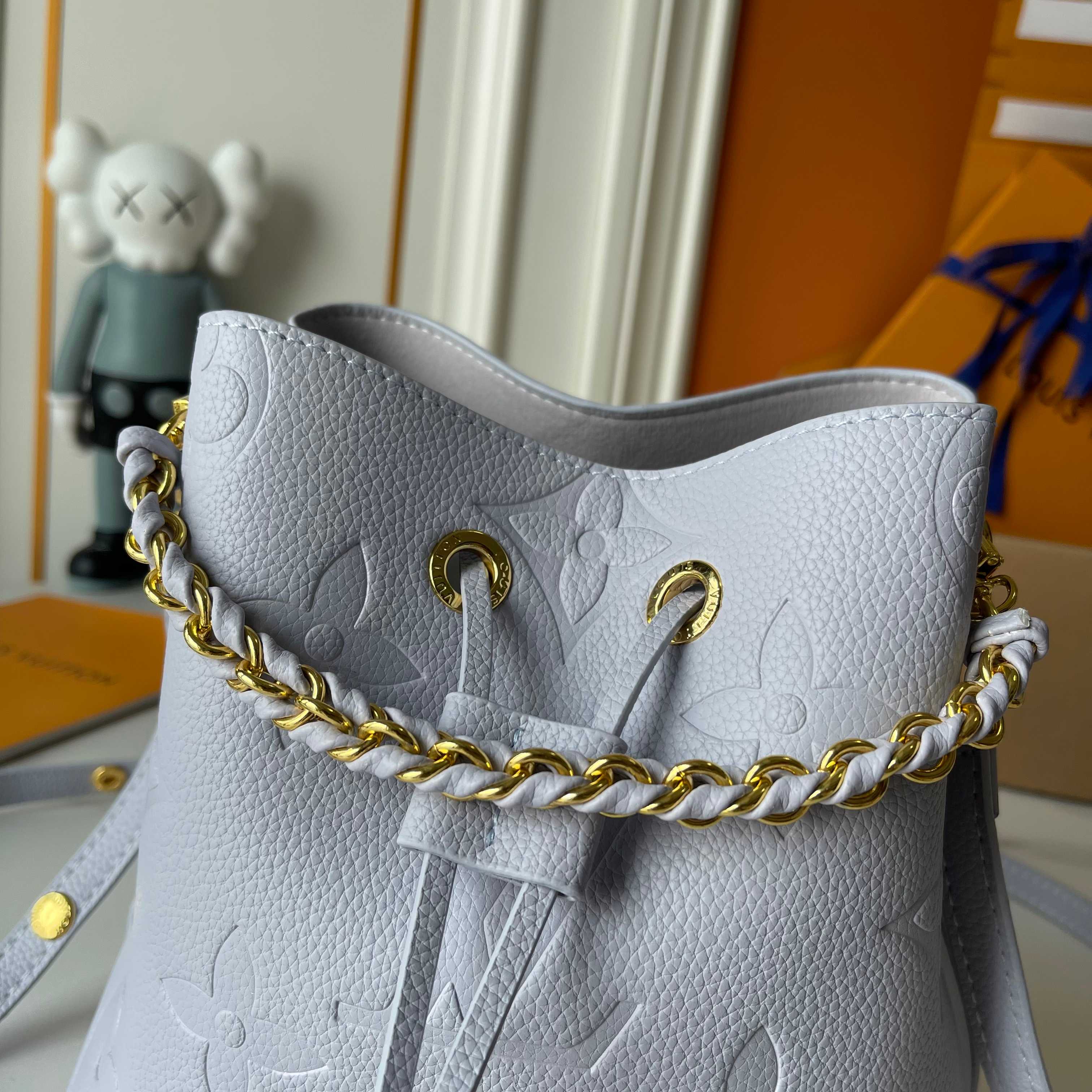 B1R15E33  Popular   leather bag