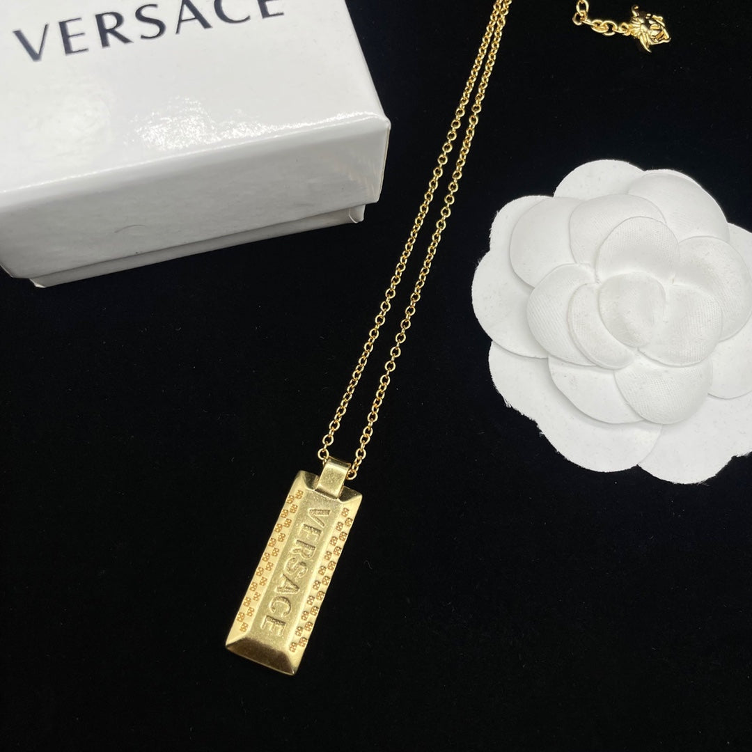 X1R75V63X Popular    Necklaces
