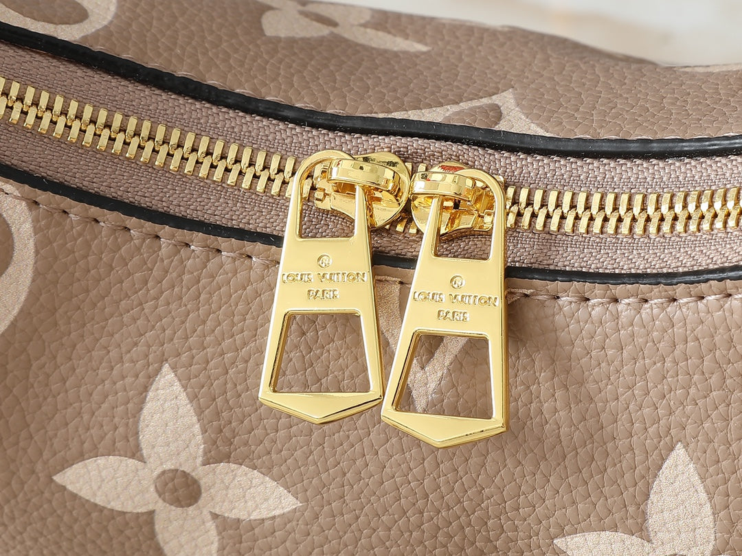 B1R76E48 Popular leather bag