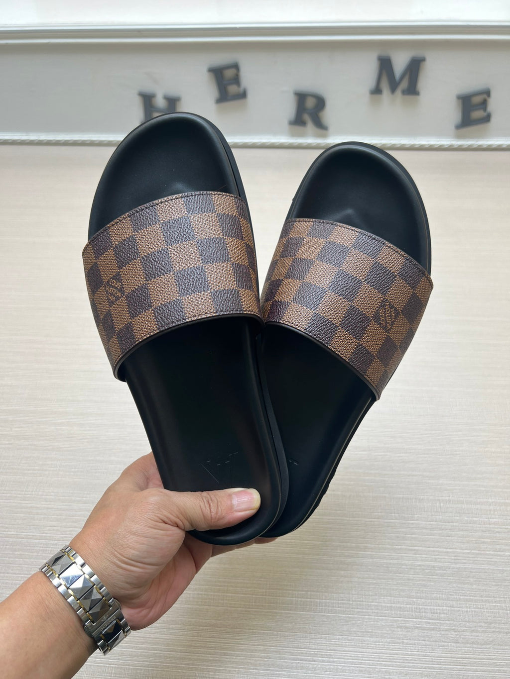 Z5ZE60 Popular slippers