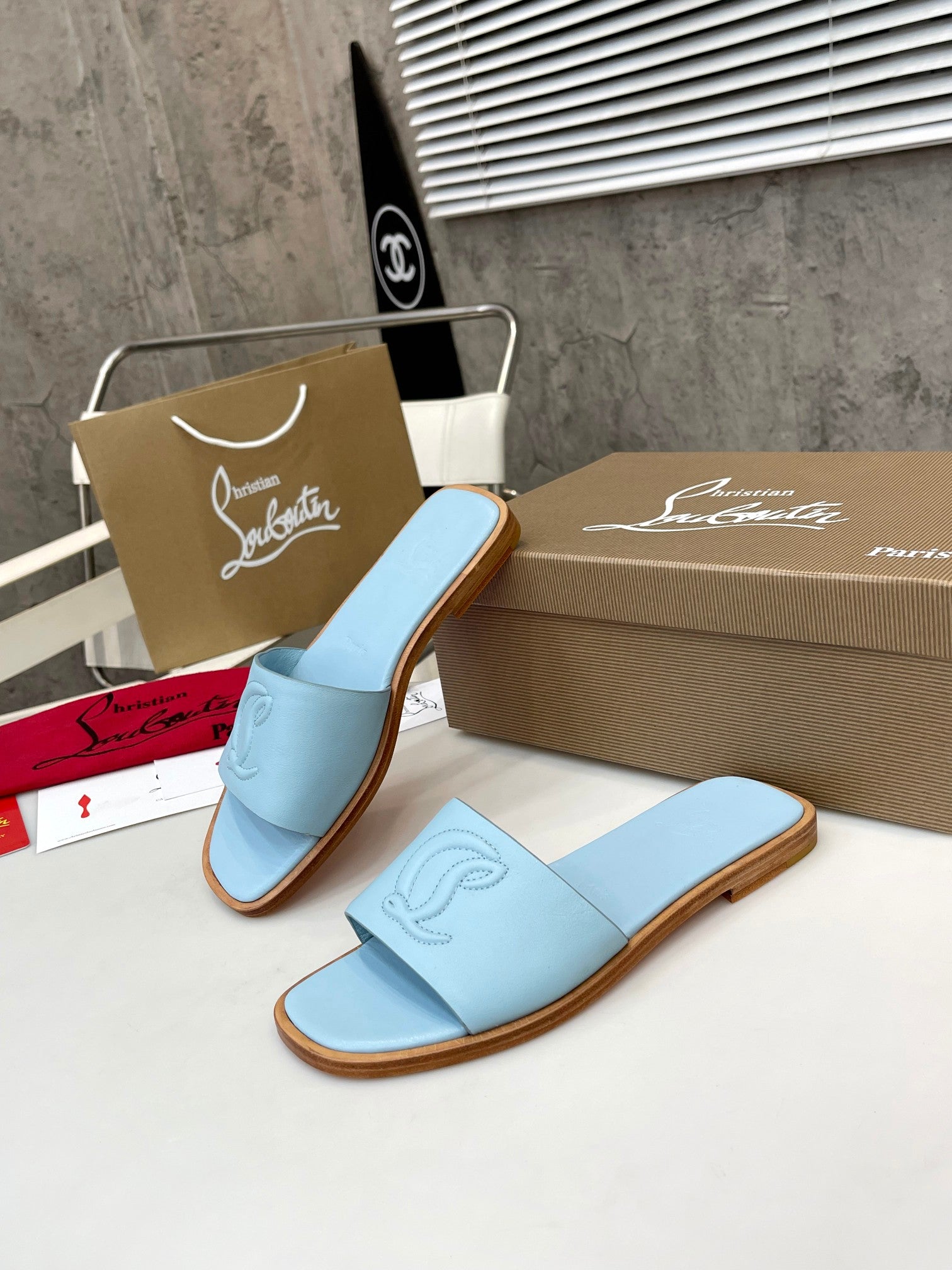 Z2XA29 Popular leather Slippers