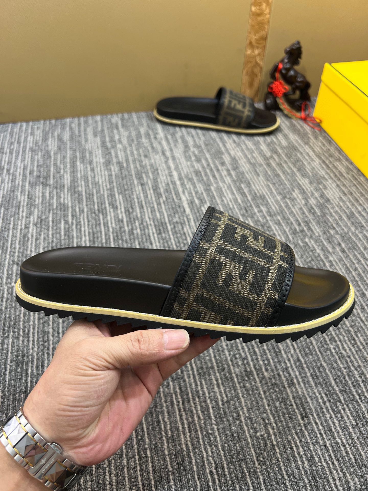 Z5XF105 Popular Slippers
