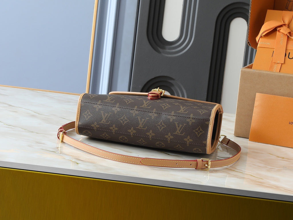B1P36E76 Popular leather bag