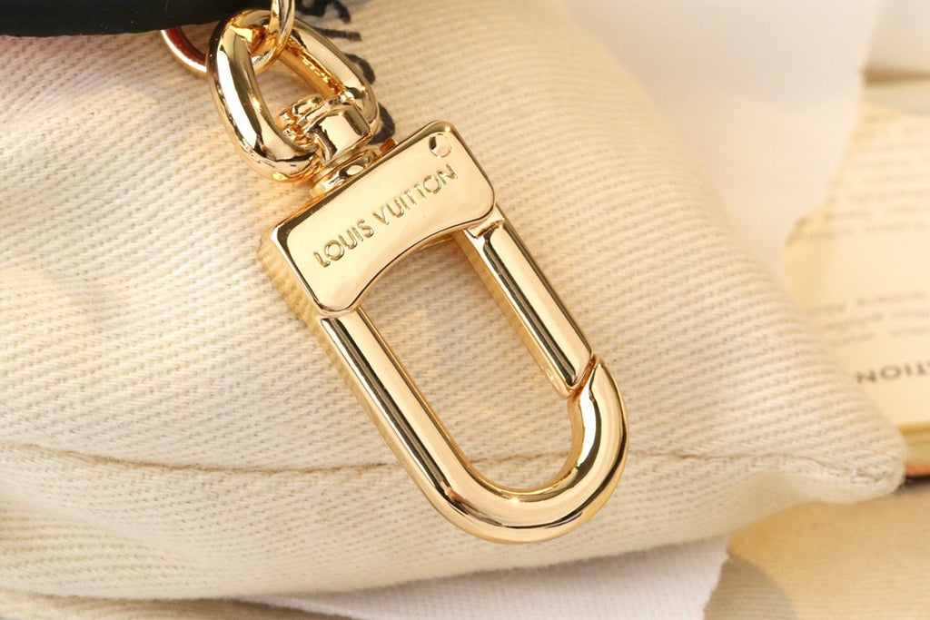 A1Q105E22 Popular bag 's charms accessories