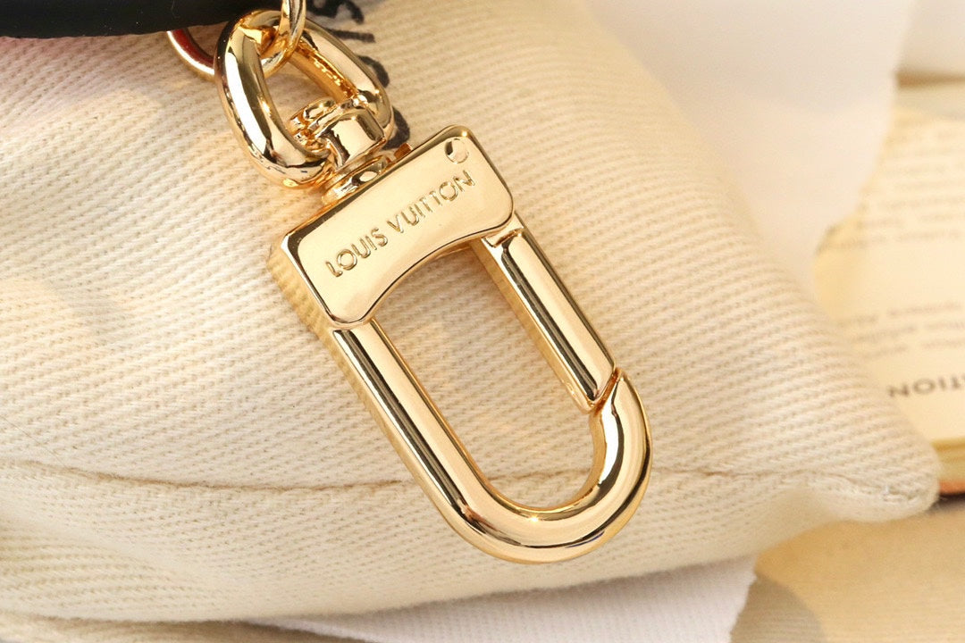 A1Q105E22 Popular bag 's charms accessories