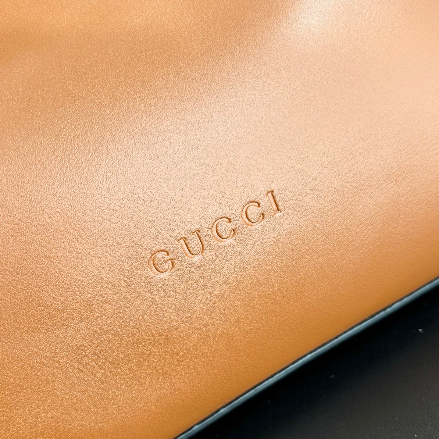 B1P36C56 Popular leather bag
