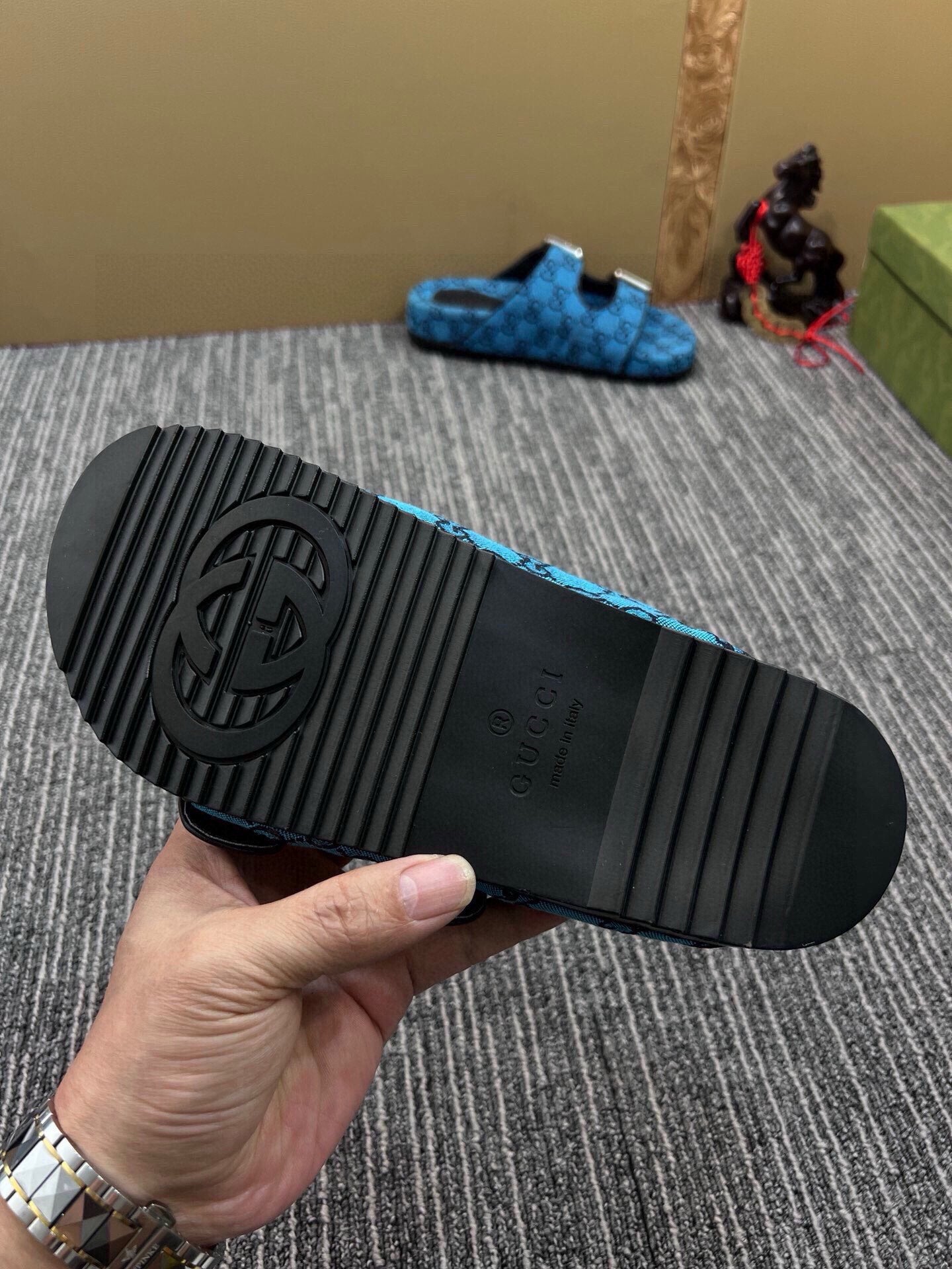 Z5QB17  Popular shoes