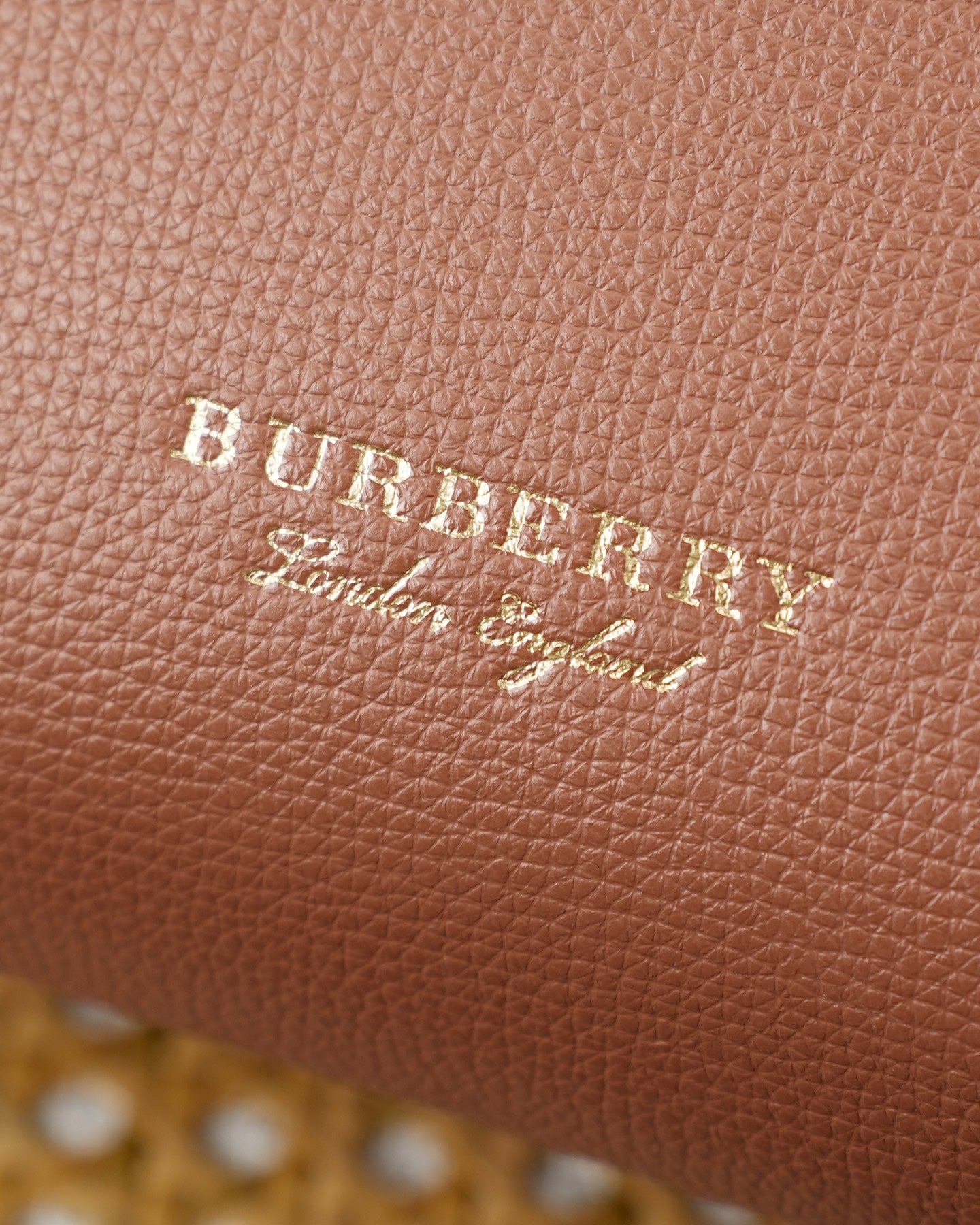 B1R76R20  Popular leather bag