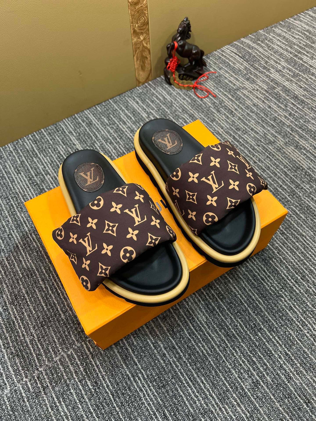 Z5XF120 Popular leather quality Slippers